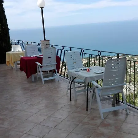 Paradise צ'פאלו